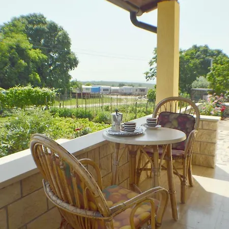 Charming Beach Apartment Porec