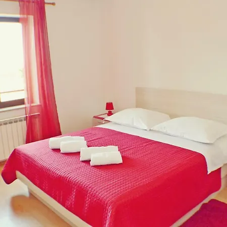 Charming Beach Apartment Porec
